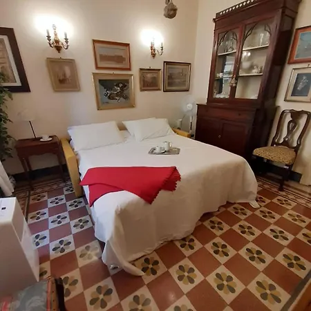 Appartement Antiques Lover's Flat, *