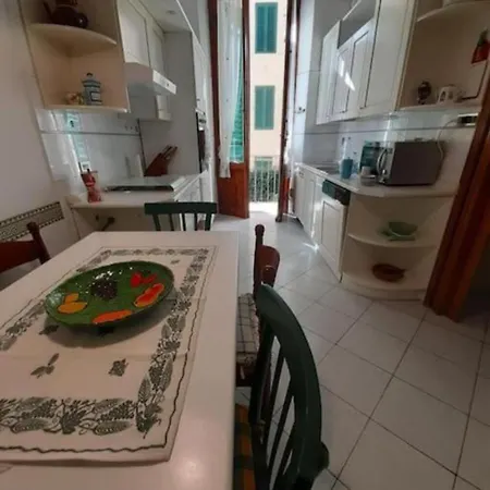 Antiques Lover's Flat, Апартаменты