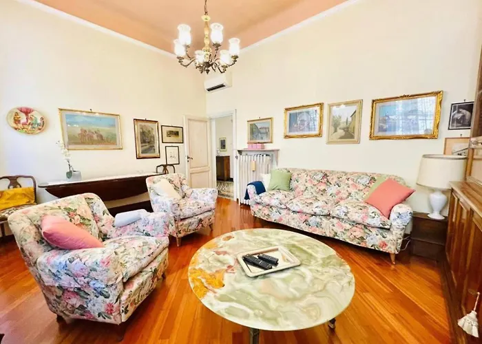 Antiques Lover's Flat, * Florence